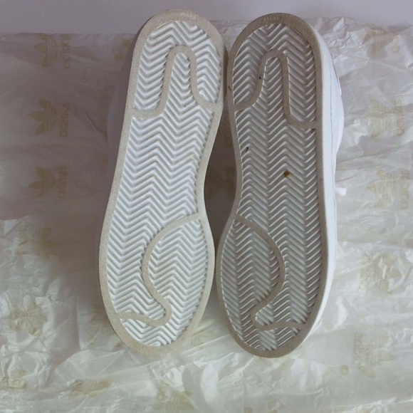 All white Adidas Originals - Picture 4 of 7